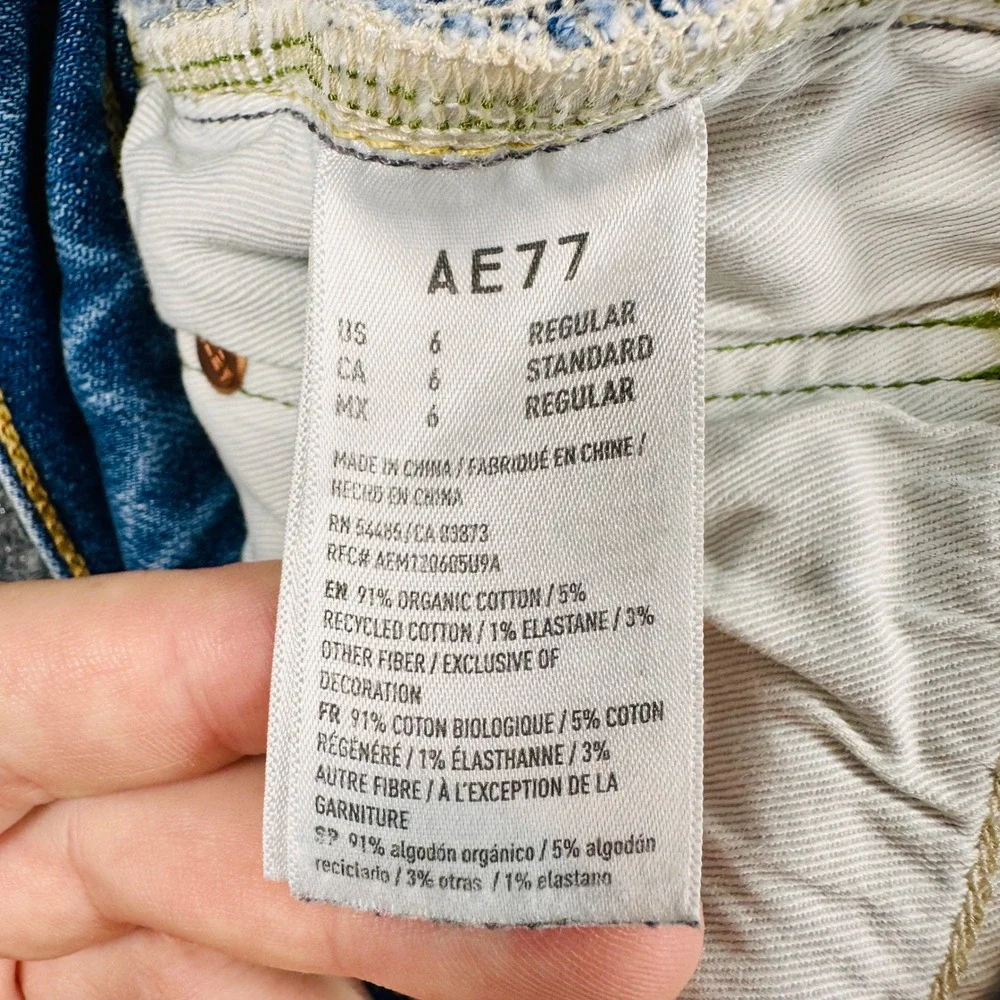 American Eagle AE77 Low-Rise Flare Jeans Womens 6 Med Wash Distressed Blue Y2K
